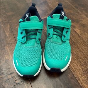 On Cloud Play Running Kids' Green Sneakers